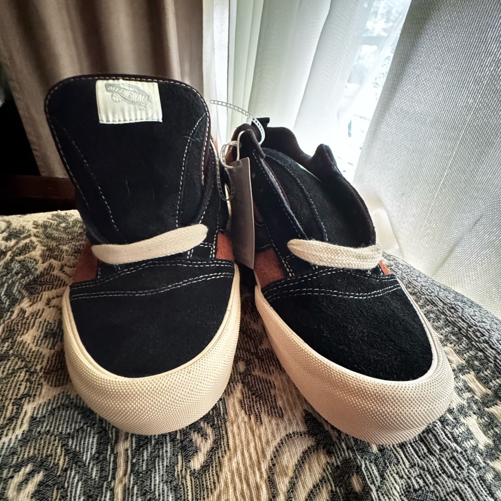 Vans x disney lion king (scar)